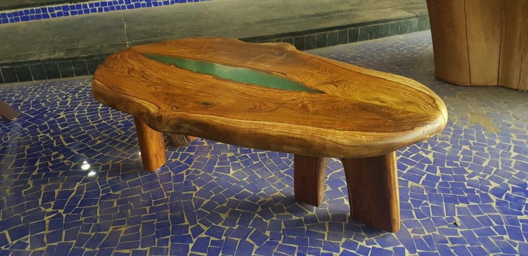 Green epoxy table with oval shape Product